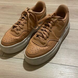 Nike Air Force 1 Sage Low
Copper Moon